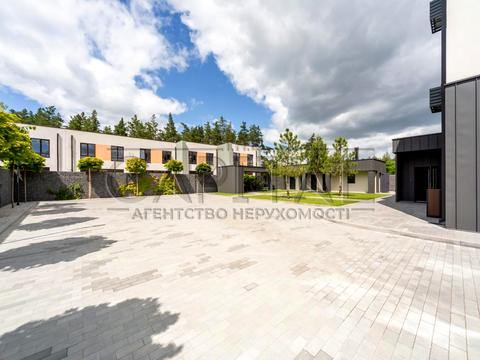 комерційна за адресою Київська вул., 1