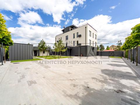 комерційна за адресою Київська вул., 1