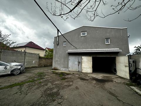 комерційна за адресою Професора Коровицького вул., 3