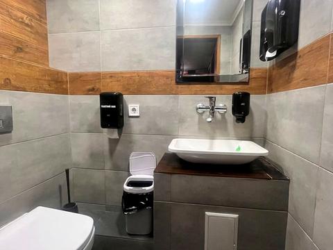 комерційна за адресою Галицька вул., 60