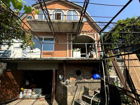 дом по адресу Центральна ул., 1
