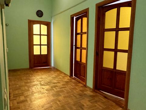 комерційна за адресою Василя Сухомлинського вул., 12