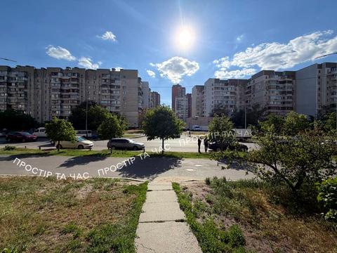 коммерческая по адресу Драгоманова ул., 17