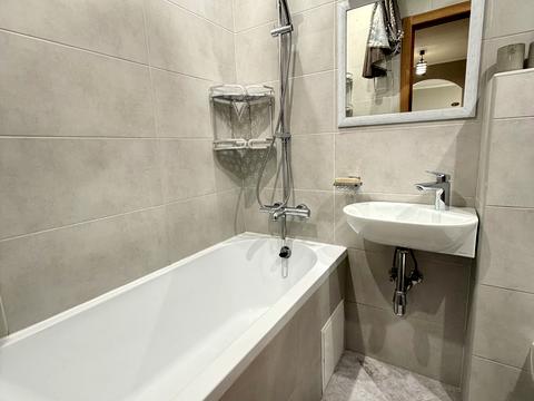 квартира за адресою Набережна Перемоги вул., 102