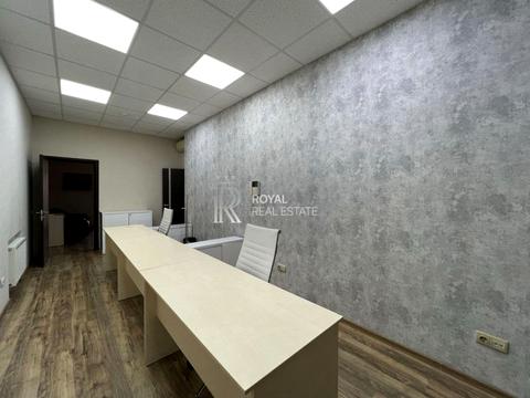 комерційна за адресою Лесі Українки бульв., 7-Б