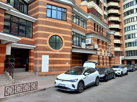 комерційна за адресою Лесі Українки бульв., 7-В