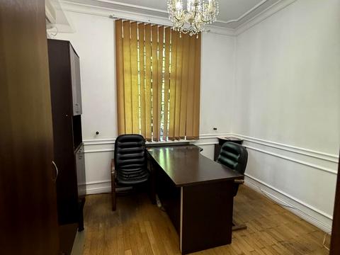 комерційна за адресою Прорізна вул., 4