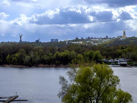 квартира за адресою Раїси Окіпної вул., 18