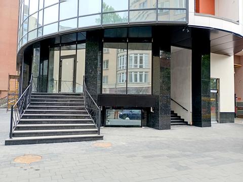 комерційна за адресою Чорновола вул., 9