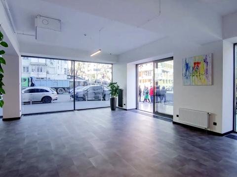 комерційна за адресою Саксаганського вул., 53/80