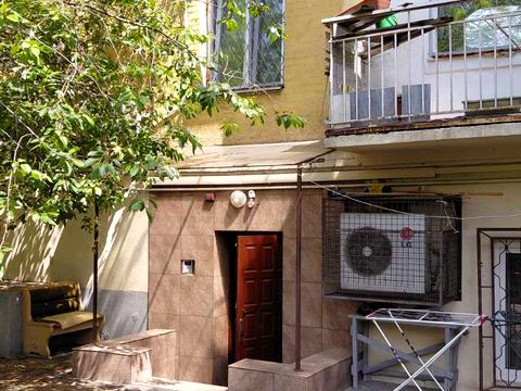 комерційна за адресою Саксаганського вул., 67