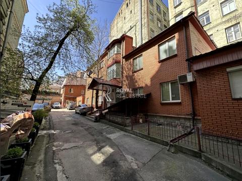 комерційна за адресою Велика Васильківська вул. (Червоноармійська), 28