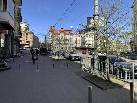 комерційна за адресою Велика Васильківська вул. (Червоноармійська), 28
