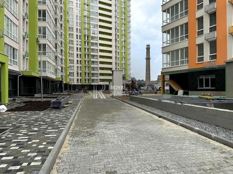 комерційна за адресою Олеся Бердника вул., 1