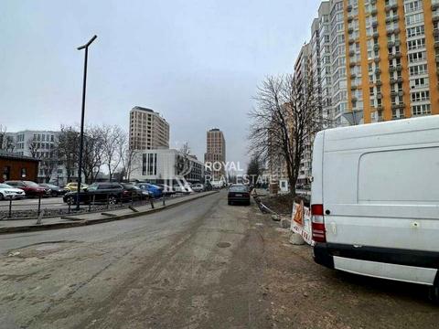 комерційна за адресою Олеся Бердника вул., 1