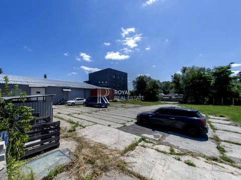 комерційна за адресою Квіткова вул., 7