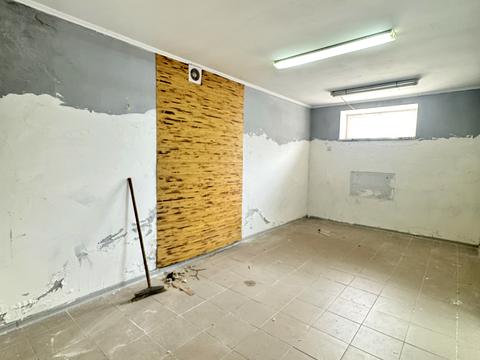 комерційна за адресою Крайна вул., 1