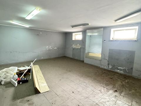 комерційна за адресою Крайна вул., 1