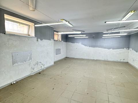 комерційна за адресою Крайна вул., 1