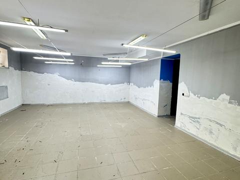 комерційна за адресою Крайна вул., 1