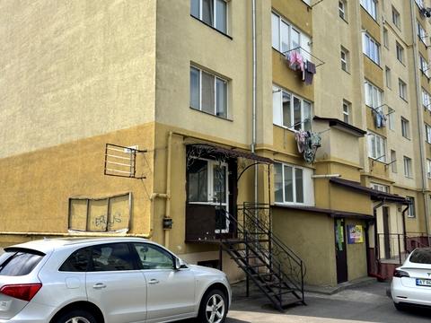 комерційна за адресою Крайна вул., 1