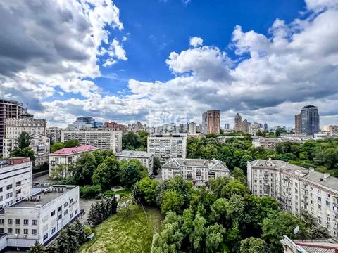 комерційна за адресою Кловський узвіз, 7a