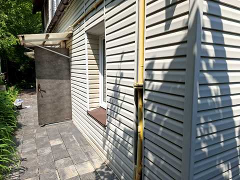 комерційна за адресою Андрія Головка вул., 31