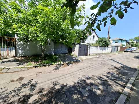 комерційна за адресою Андрія Головка вул., 31