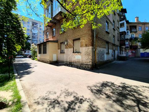 комерційна за адресою Сергія Берегового вул. (Мартиросяна), 10/22