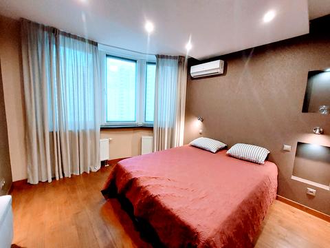 квартира за адресою Анни Ахматової вул., 30
