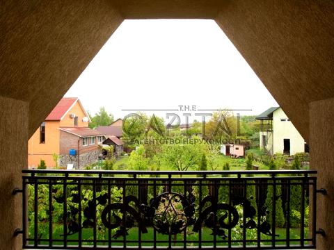 будинок за адресою вул. Космонавтів, 25