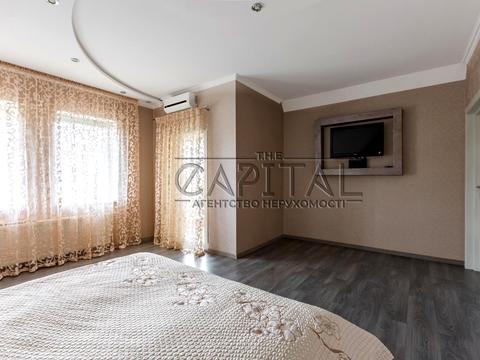 будинок за адресою вул. Космонавтів, 25