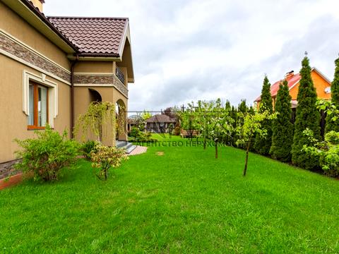 будинок за адресою вул. Космонавтів, 25