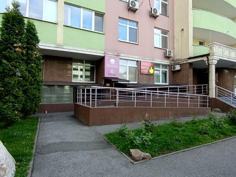 комерційна за адресою Воскресенська вул., 14-Б
