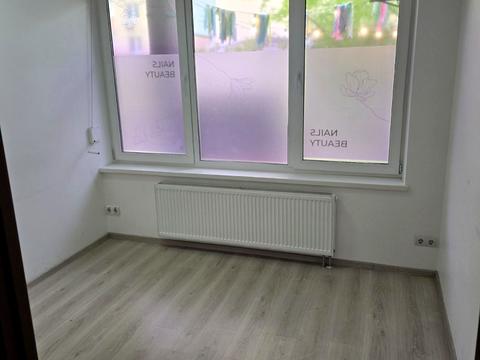 комерційна за адресою Анни Ахматової вул., 34