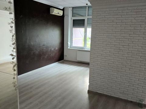 комерційна за адресою Анни Ахматової вул., 34