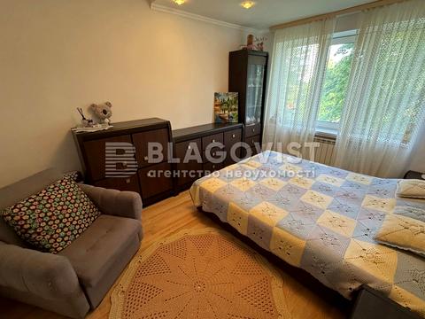 квартира за адресою Академіка Булаховського вул., 38