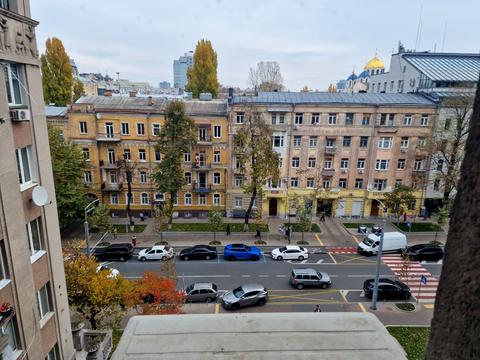 комерційна за адресою Пирогова вул., 2