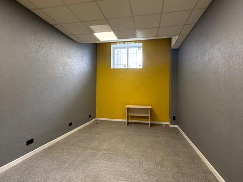 комерційна за адресою Лесі Українки вул., 12