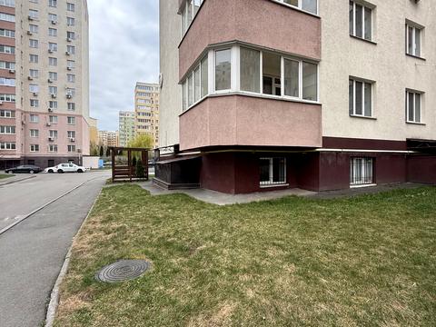 комерційна за адресою Лесі Українки вул., 12
