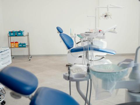 комерційна за адресою Анни Ахматової вул., 3