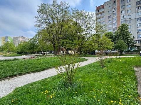 комерційна за адресою Кирила Трильовського вул., 25