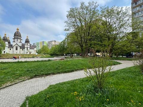 комерційна за адресою Кирила Трильовського вул., 25