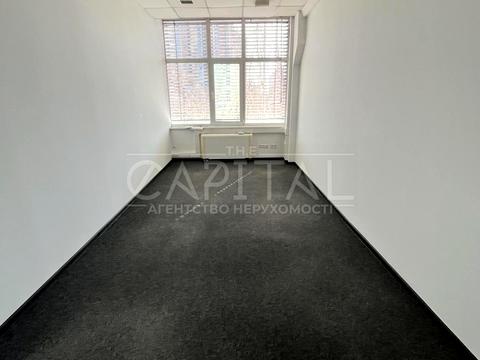 комерційна за адресою Дегтярівська вул., 52