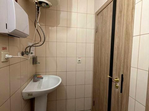 комерційна за адресою Джерельна вул., 38