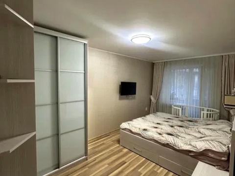 квартира за адресою Льва Ландау просп. (50-річчя СРСР), 16