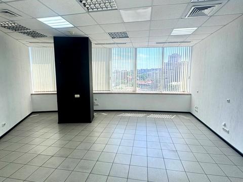коммерческая по адресу Королеви Єлизавети ІІ ул. (Глинки), 2