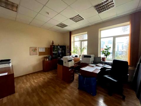 комерційна за адресою Броварська вул., 1а