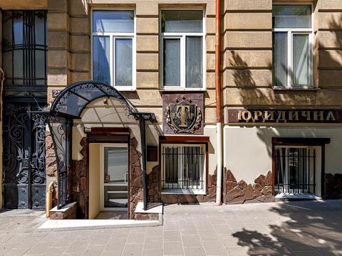 комерційна за адресою Максима Кривоноса вул., 25