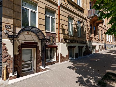 комерційна за адресою Максима Кривоноса вул., 25